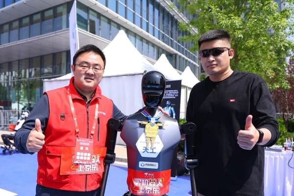 中国首个“人机共跑”马拉松完赛 京东携手机器人品牌“秀”科技硬实力